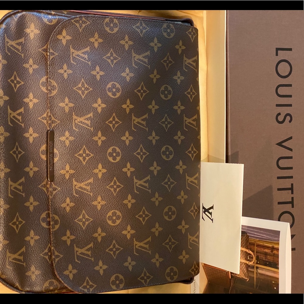 COPY - Louis Vuitton Messenger Beaubourg M